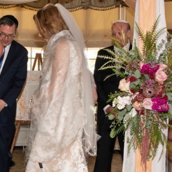 Stunning designer wedding veil w pearls &crystals - Picture 7 of 8